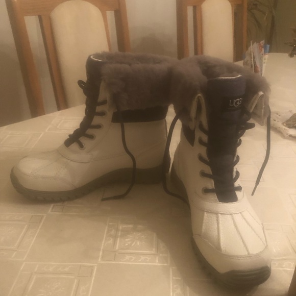 HOST PICK , UGG Adirondack Boot Ii Boots White Brand New , size 8.5 USA - Picture 6 of 7